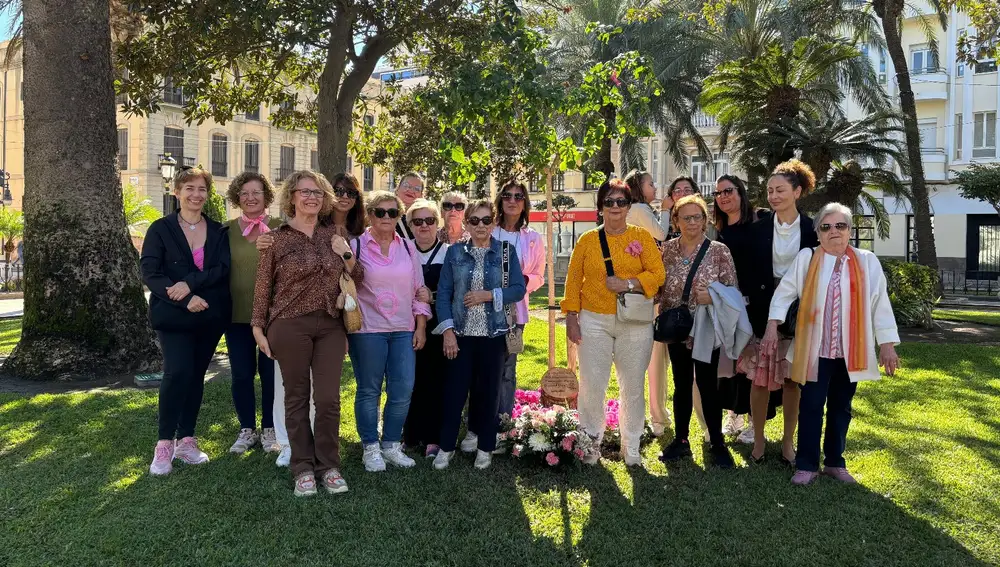 Homenaje de Acmuma a las mujeres fallecidas por el cáncer de mama