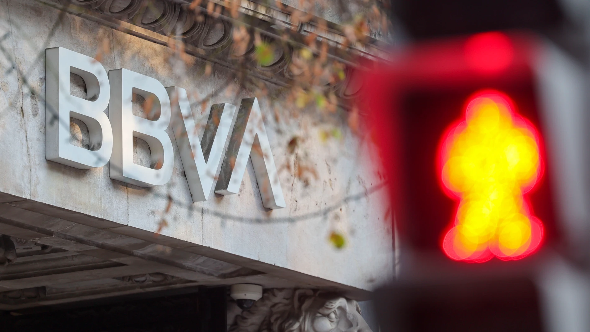 BILBAO, 17/10/2025.- Logo de la entidad bancaria del BBVA, donde ha fracasado en su opa al Banco Sabadell y no ha obtenido ni el 26 % del capital de la entidad, según han informado a EFE fuentes cercanas al proceso, con lo que el grupo bancario vasco pone punto y final en su intento de hacerse con el control de la entidad catalana. EFE/Luis Tejido