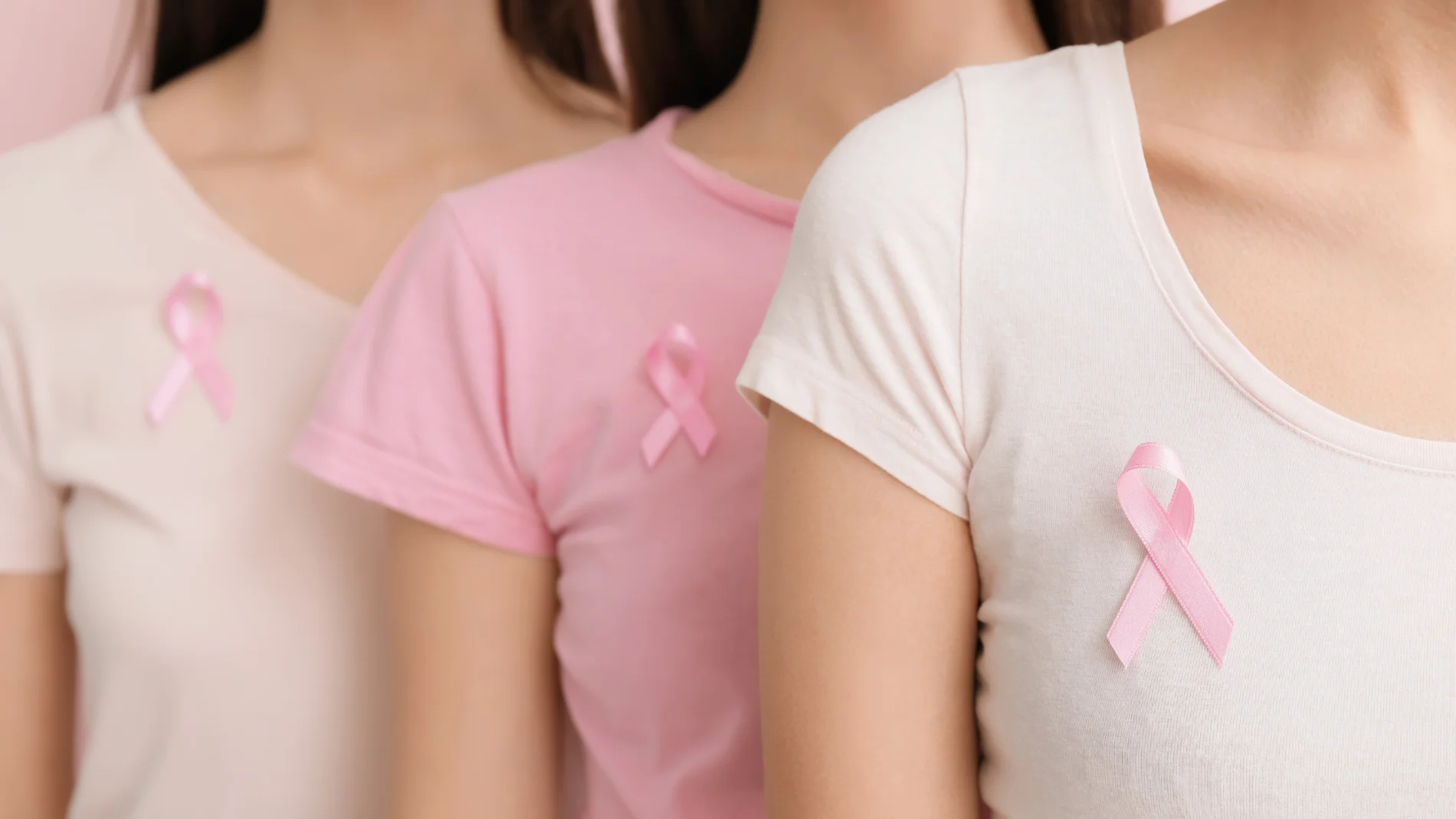 Día del Cáncer de Mama 2025: La historia detrás del lazo rosa