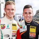 Joey Mawson junto a Mick Schumacher
