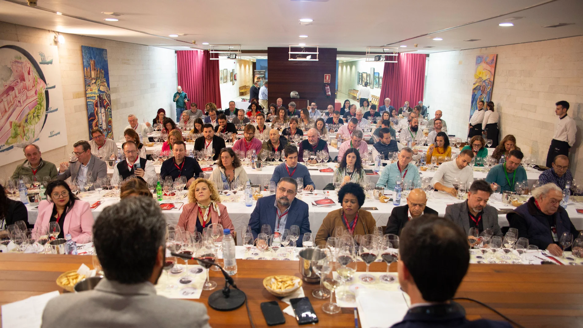 Sumilleres participantes en las jornadas técnicas del pasado año en el castillo de Peñafiel
