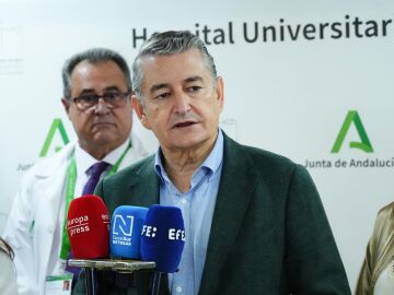 Sanz inaugura el nuevo laboratorio de Análisis Clínicos del Hospital de Valme con mayor capacidad diagnóstica
