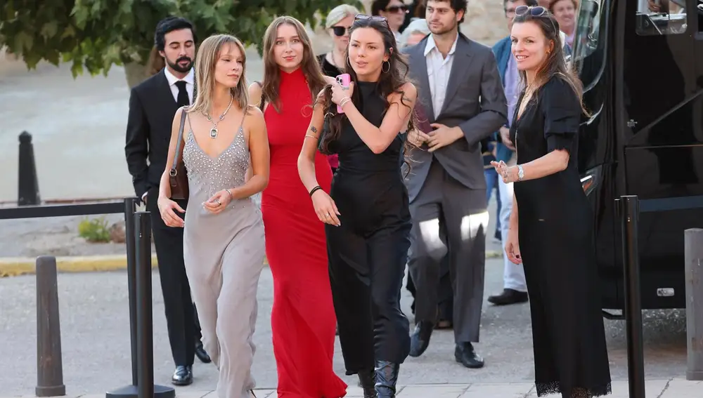 Los invitados a la boda de Stella Banderas y Alex Gruszynski disfrutan de la preboda