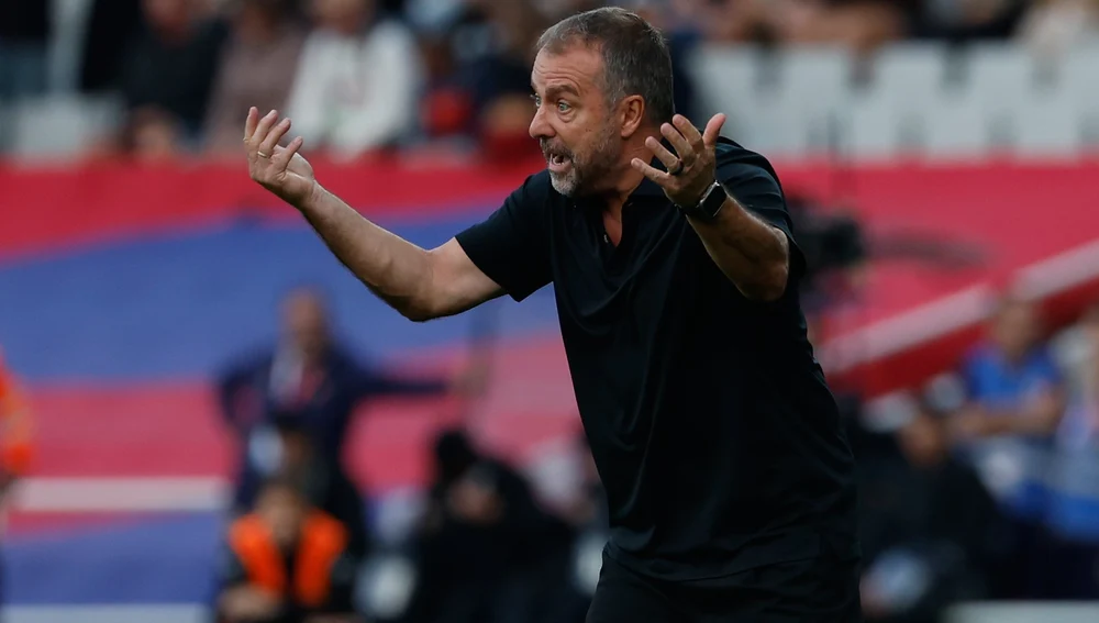 El feo gesto de Flick tras el gol de la victoria de Araujo ante el Girona