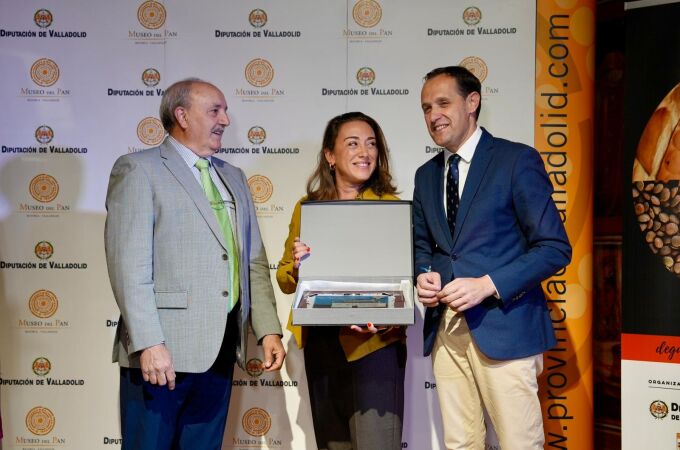 González Corral recibe la "Lenteja de Oro" de manos de Conrado Íscar