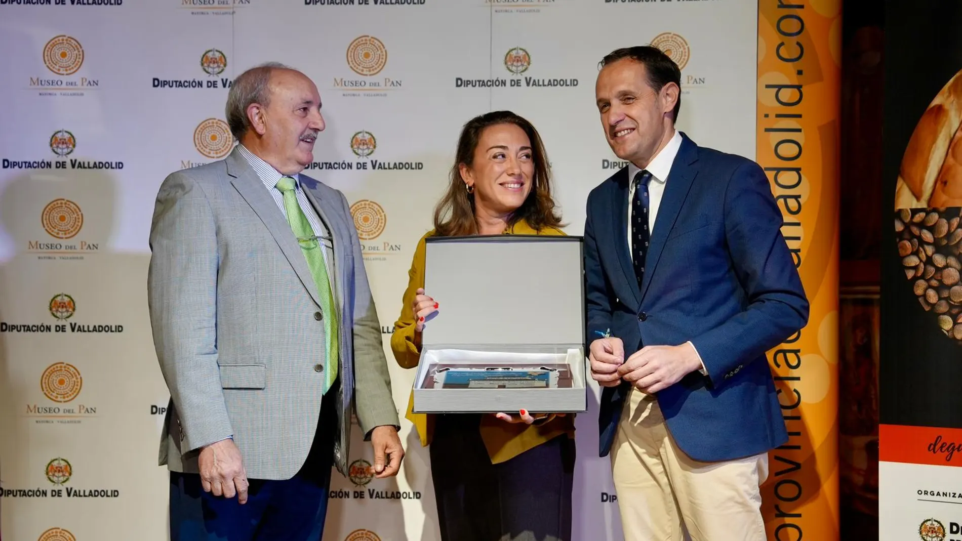 González Corral recibe la "Lenteja de Oro" de manos de Conrado Íscar