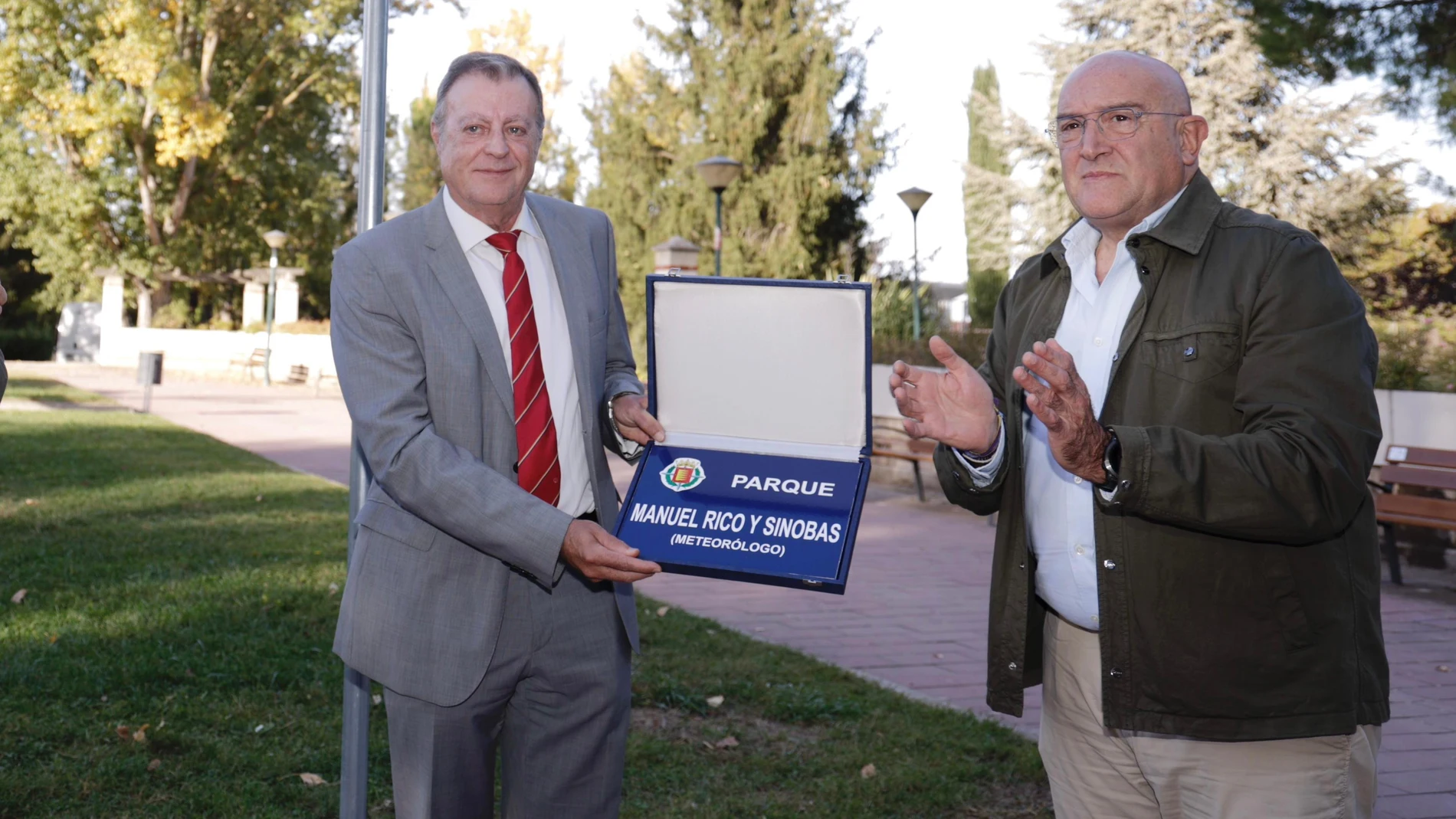 Jesús Julio Carnero con el homenajeado