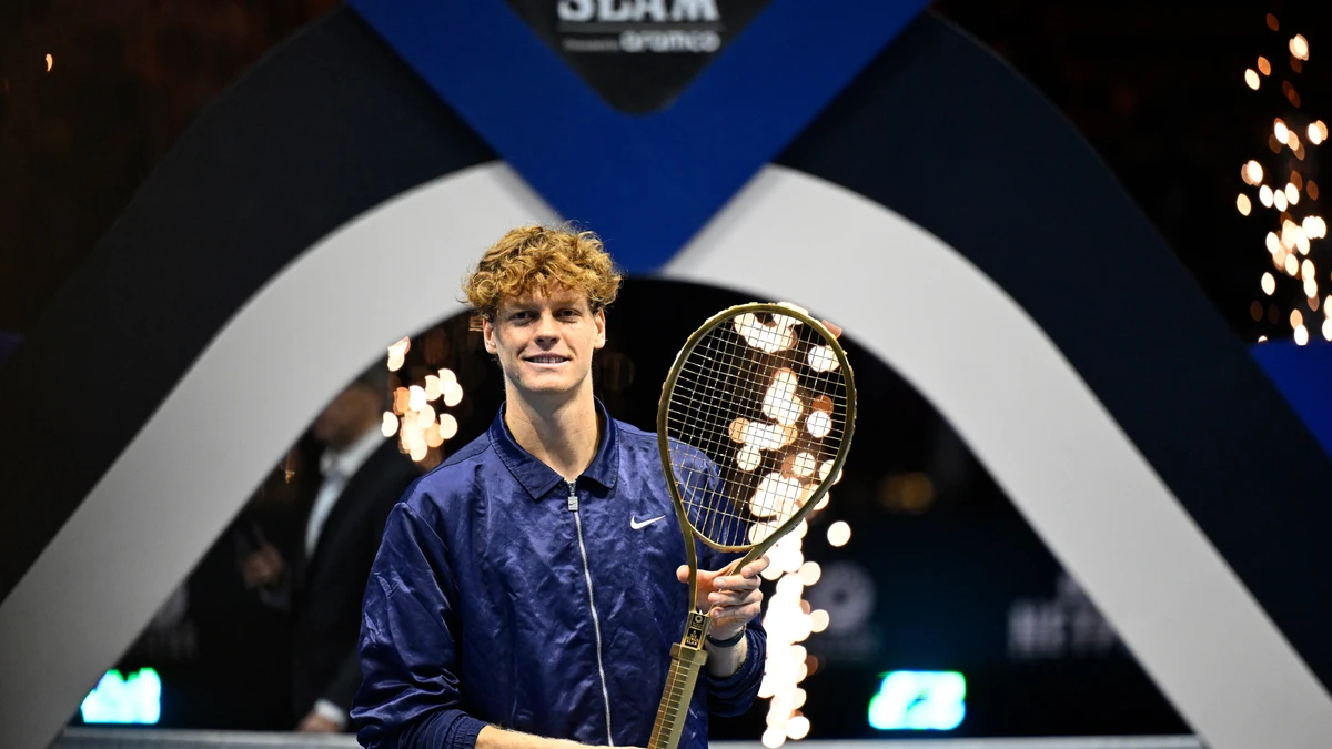 Jannik Sinner, con el trofeo de campeón de la pasada edición