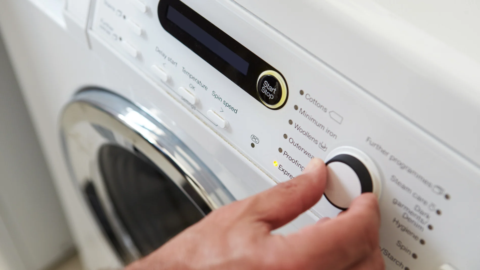 Precio de la luz hoy, domingo 19 de octubre, por horas: este es el momento en el que usar tus electrodomésticos te saldrá gratis