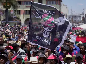 Madagascar Coup "Gen Z" Madagascar supporters wave the skull and crossbones flag during a gathering at May 13 Square in Antananarivo, Madagascar, Saturday, Oct. 18, 2025. (AP Photo/Brian Inganga)