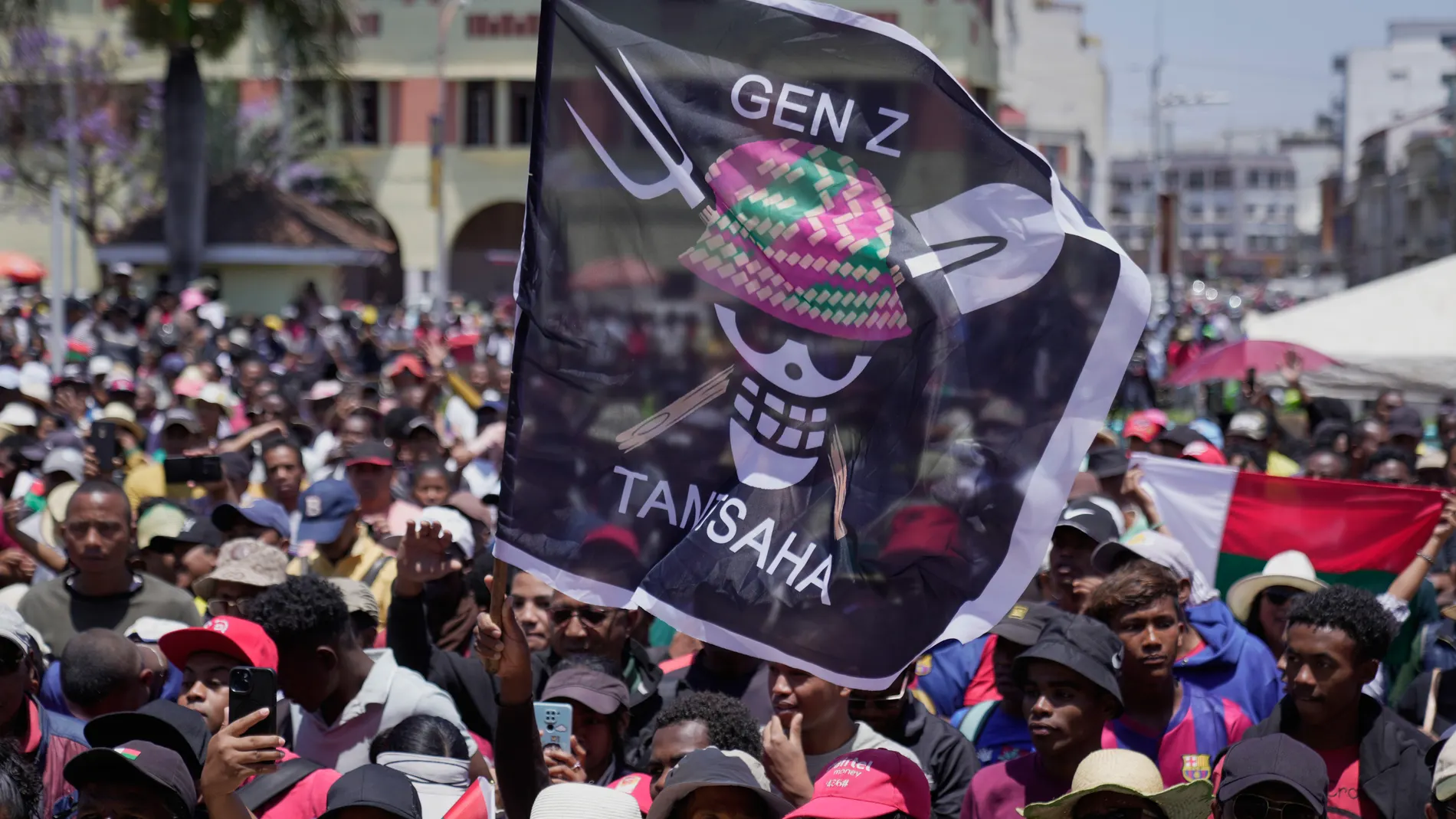 "Gen Z" Madagascar supporters wave the skull and crossbones flag during a gathering at May 13 Square in Antananarivo, Madagascar, Saturday, Oct. 18, 2025. (AP Photo/Brian Inganga)