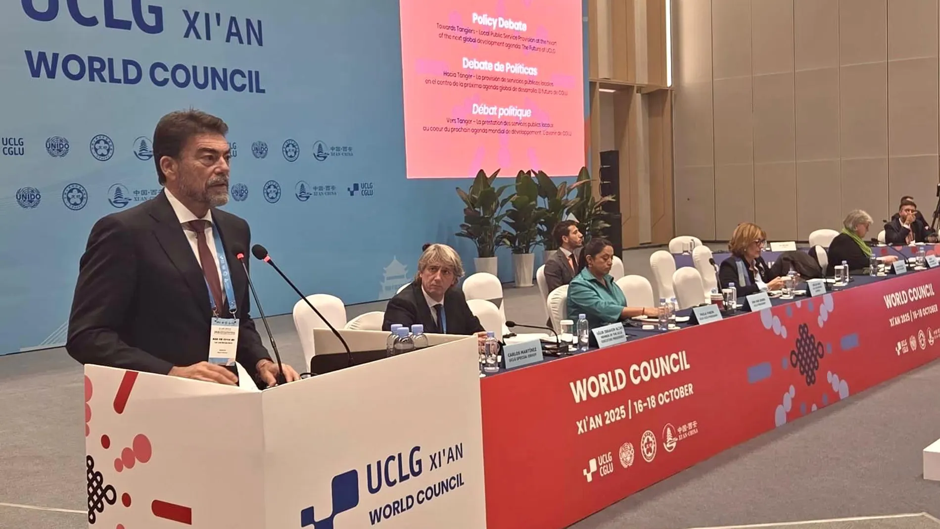 Barcala reclama en la Cumbre Mundial de Ciudades en China una financiación justa para los municipios