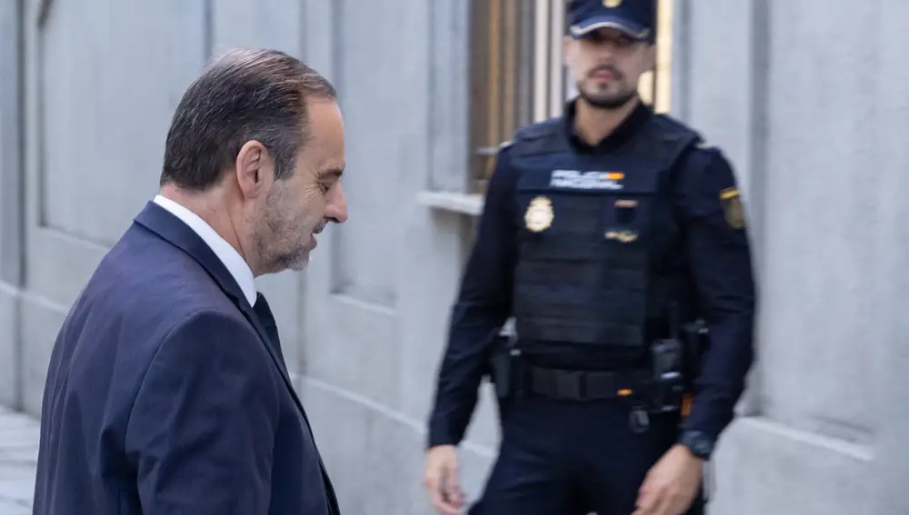 José Luis Ábalos entrando en el Tribunal Supremo