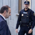 José Luis Ábalos entrando en el Tribunal Supremo 