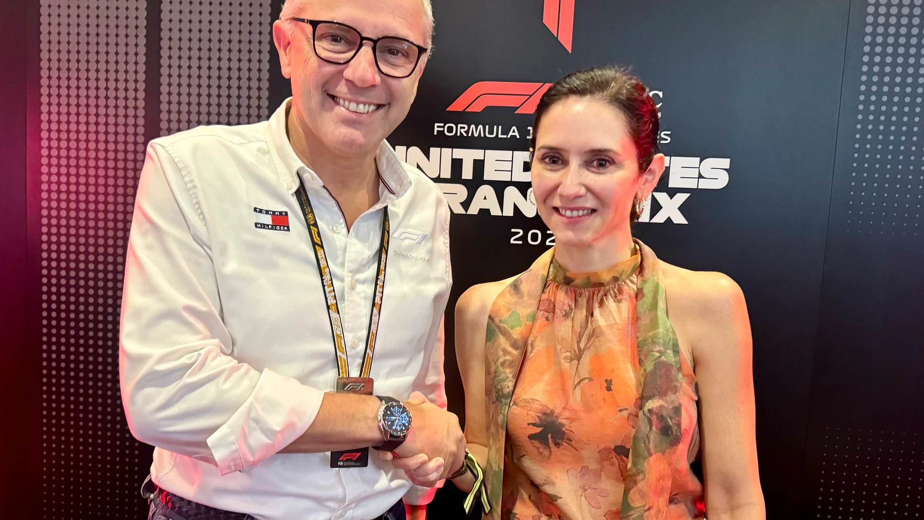 AUSTIN (TEXAS), 18/10/2025.- La presidenta de la Comunidad de Madrid, Isabel Díaz Ayuso, acompañado por el presidente y CEO de Formula 1 durante la visita que ha realizado hoy al Circuito de las Américas, sede del Gran Premio de Estados Unidos de Fórmula 1, en Austin (Texas). EFE / Comunidad de Madrid. ***SOLO USO EDITORIAL / SOLO USO DISPONIBLE PARA ILUSTRAR LA NOTICIA QUE ACOMPAÑA/ (CRÉDITO OBLIGATORIO***