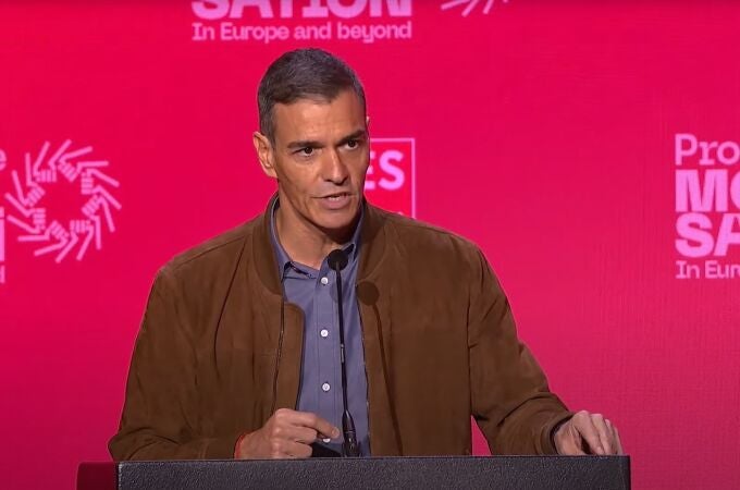 Sánchez acusa a la derecha tradicional de convertirse en "satélite" de la extrema derecha: "España no es una excepción"
