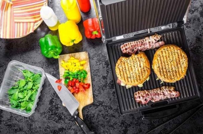 No, no es una freidora de aire: esta parrilla Tristar cocina carne y verduras con acabado de barbacoa (y sin una gota de aceite)