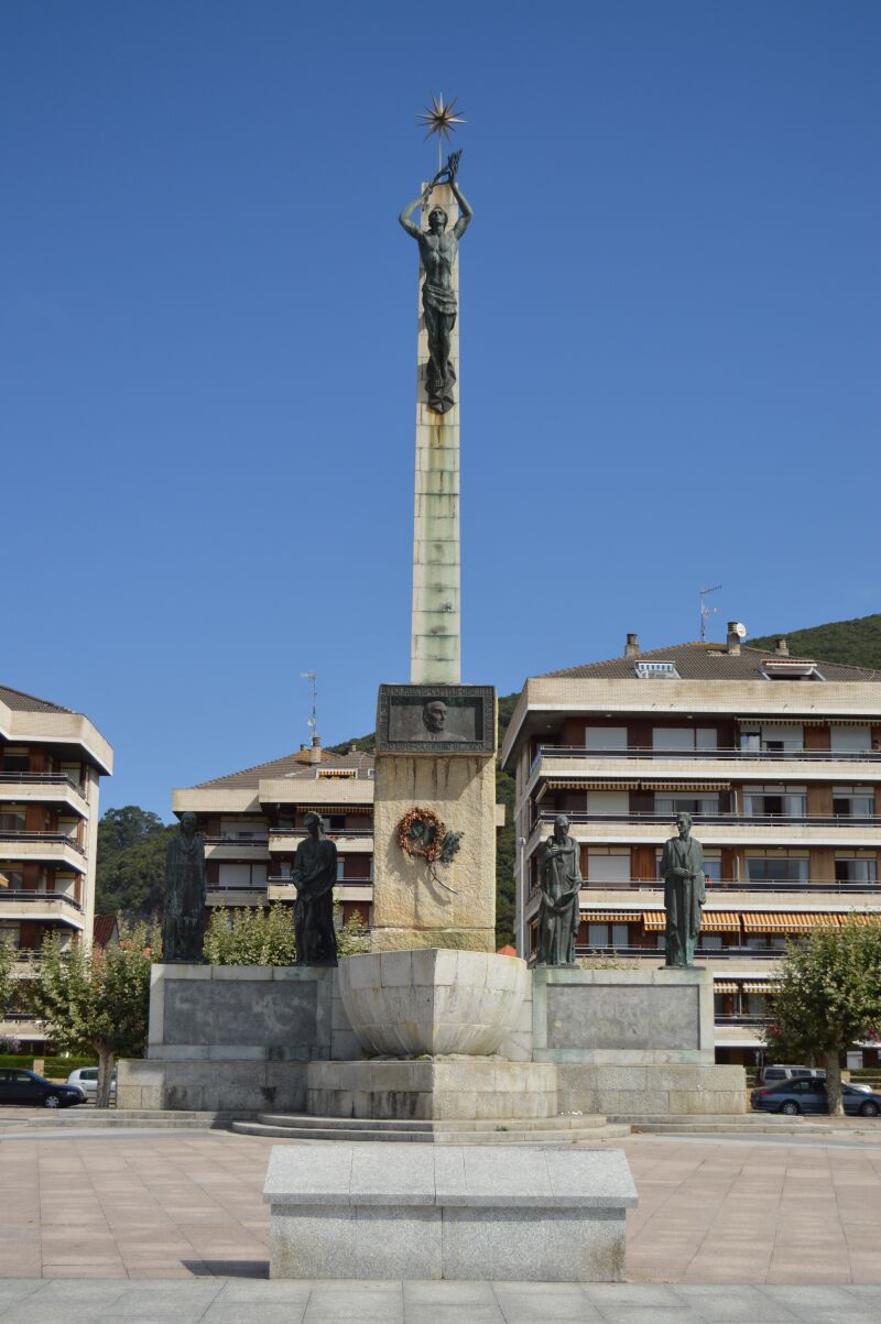 Monumento a Carrero Blanco en el Paseo Marítimo de Santoña
