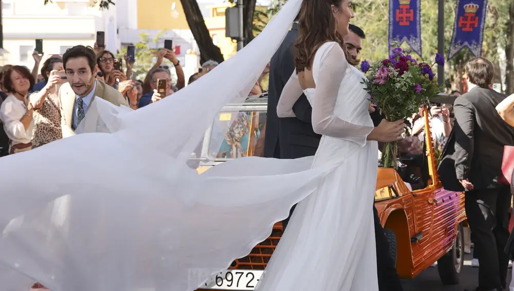 Detalle velo vestido novia Blanca Llandres.
