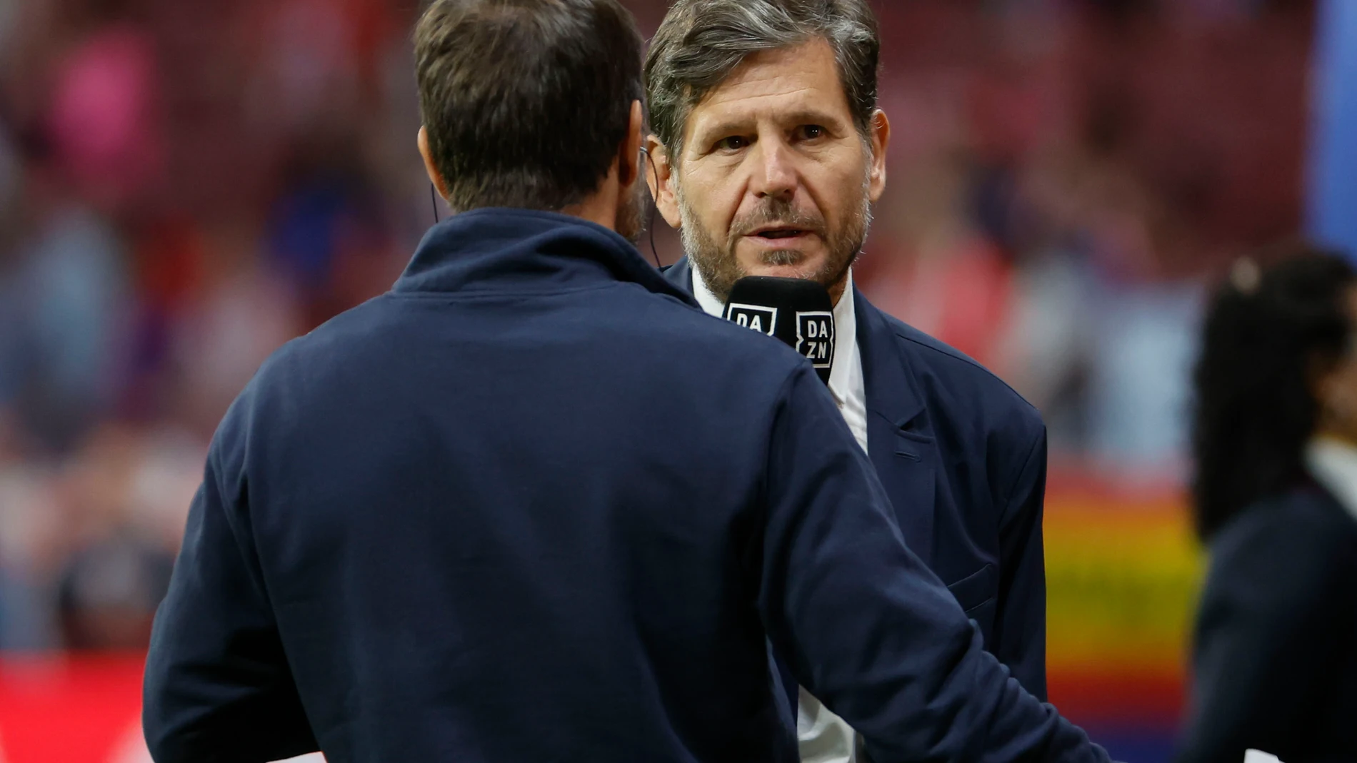 MADRID, 18/10/2025.- El nuevo director deportivo del Atlético de Madrid, Mateu Alemany, antes del inicio del encuentro correspondiente a la jornada 9 de Laliga EA Sports que disputan hoy sábado Atlético de Madrid y Osasuna en el estadio Metropolitano, en Madrid. EFE / Mariscal.