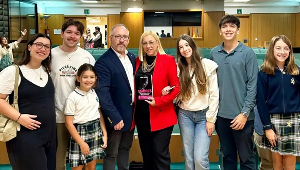 La familia de Sonia Vázquez durante la presentación del libro "Madres"