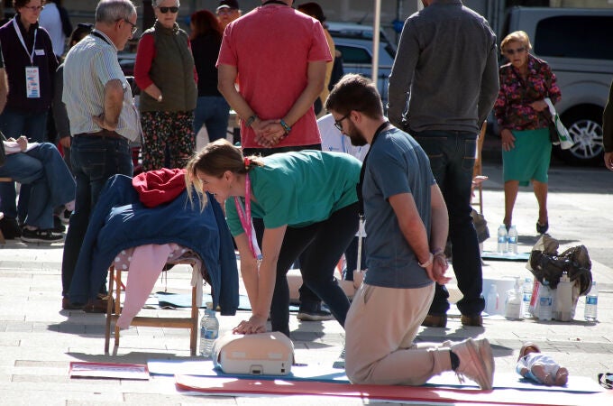 Cerca de 200 personas aprenden Reanimación Cardiopulmonar en León