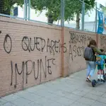 Pintadas en la fachada del Colegio Irlandesas Loreto