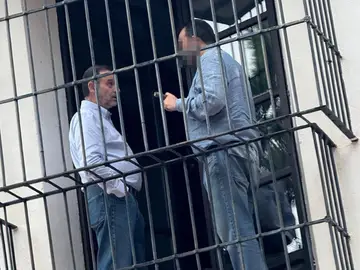 Ábalos acompañado por un misterioso hombre antes de su declaración en el Tribunal Supremo Ábalos acompañado por un misterioso hombre antes de su declaración en el Tribunal Supremo