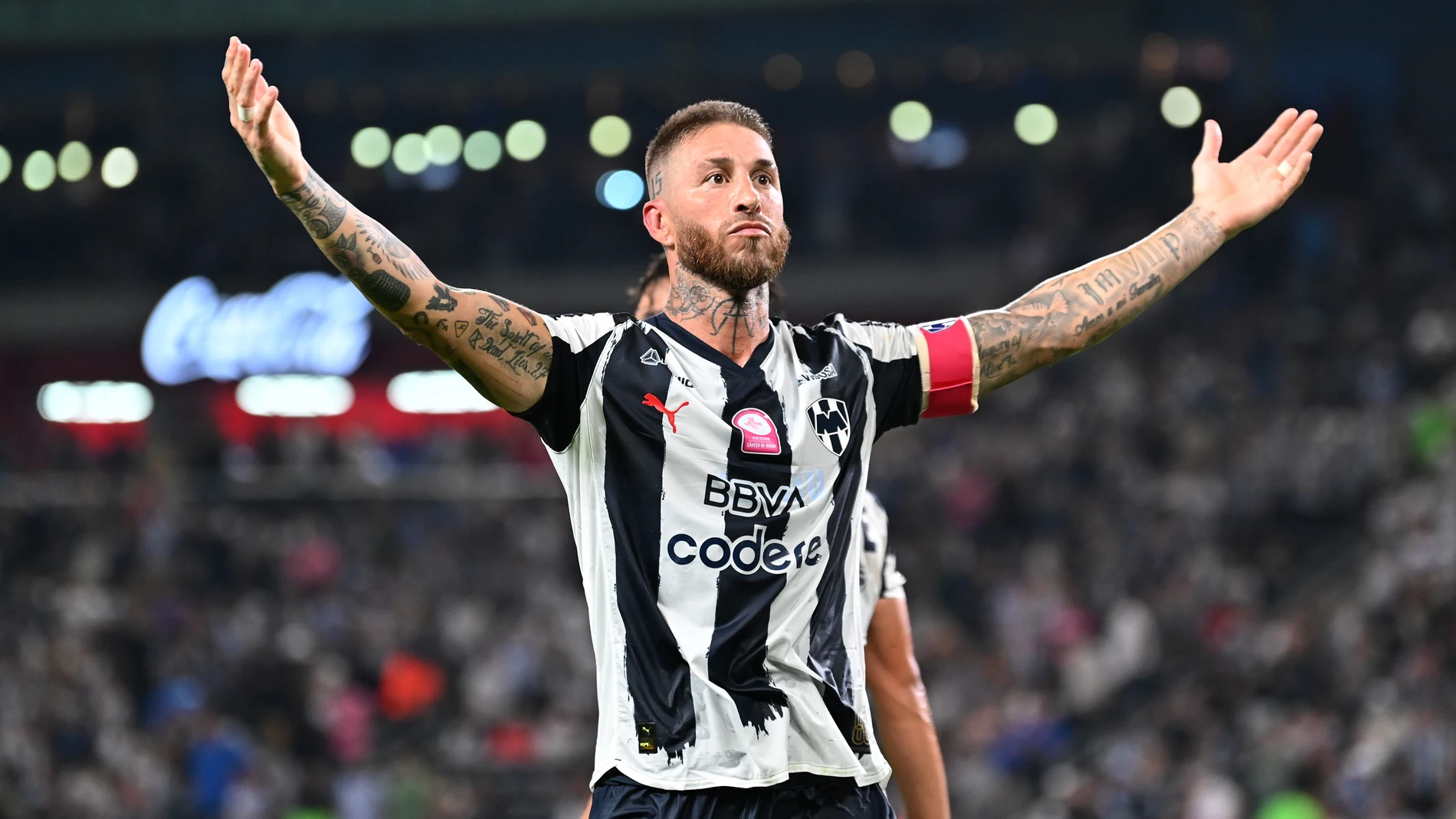 AME9415. GUADALUPE (MÉXICO), 18/10/2025.- Sergio Ramos de Monterrey celebra un gol este sábado, durante un partido de la jornada 13 de la Liga MX entre Monterrey y Pumas en el estadio BBVA, Guadalupe (México). EFE/ Miguel Sierra