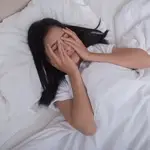 ¿Por qué tu cuerpo se activa justo antes de dormir? Esto es lo que explica la ciencia