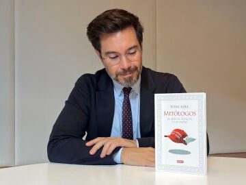 El politólogo Toni Aira examina 12 "mitos políticos": desde Sánchez-Odiseo a Ayuso-Némesis