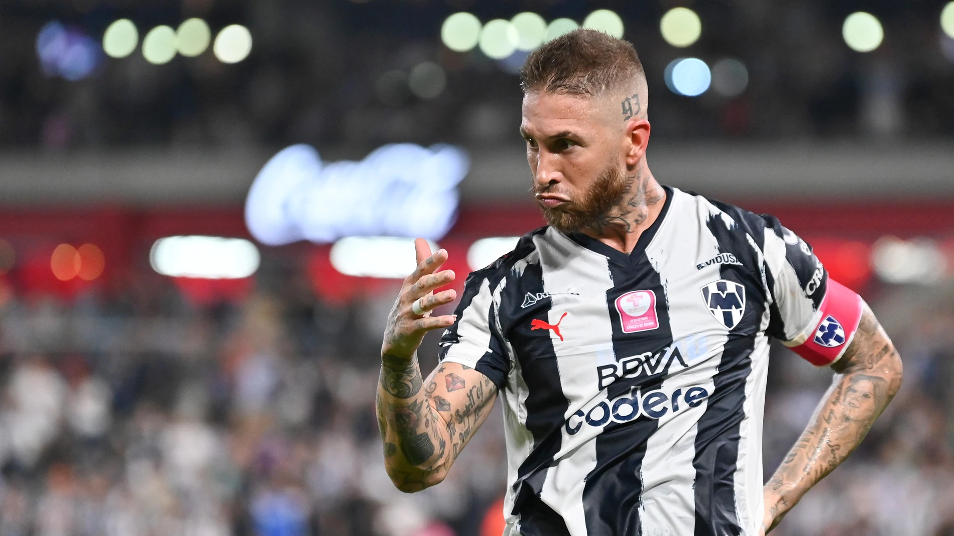 AME9437. GUADALUPE (MÉXICO), 18/10/2025.- Sergio Ramos de Monterrey celebra un gol este sábado, durante un partido de la jornada 13 de la Liga MX entre Monterrey y Pumas en el estadio BBVA, Guadalupe (México). EFE/ Miguel Sierra