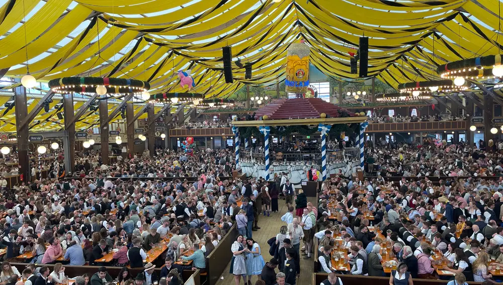 En el pabellón de Paulaner del Oktoberfest caben más de 7.000 personas