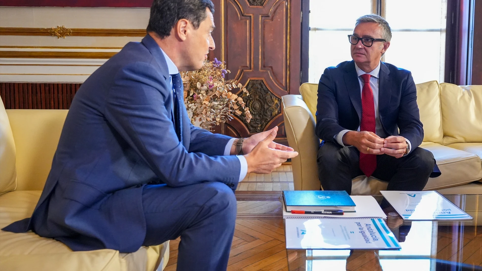Juanma Moreno y Manuel Gavira