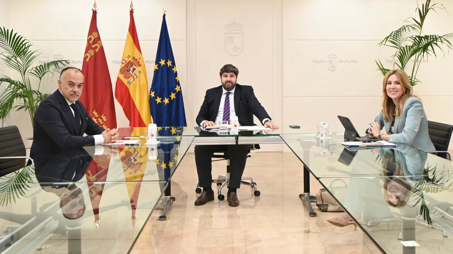 MURCIA.-VÍDEO: CARM eleva a 700.000 euros las ayudas a autónomos comerciantes "mientras que el Ejecutivo central los castiga"