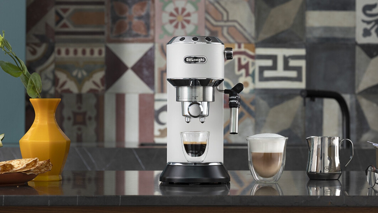 De oferta la cafetera dispuesta a cambiar tus mañanas: 15 bares de presión y 15 cm de ancho
