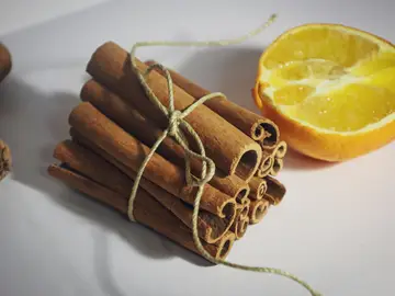 Hervir cáscaras de naranja y clavo: para qué sirve y cómo se utiliza Hervir cáscaras de naranja y clavo: para qué sirve y cómo se utiliza