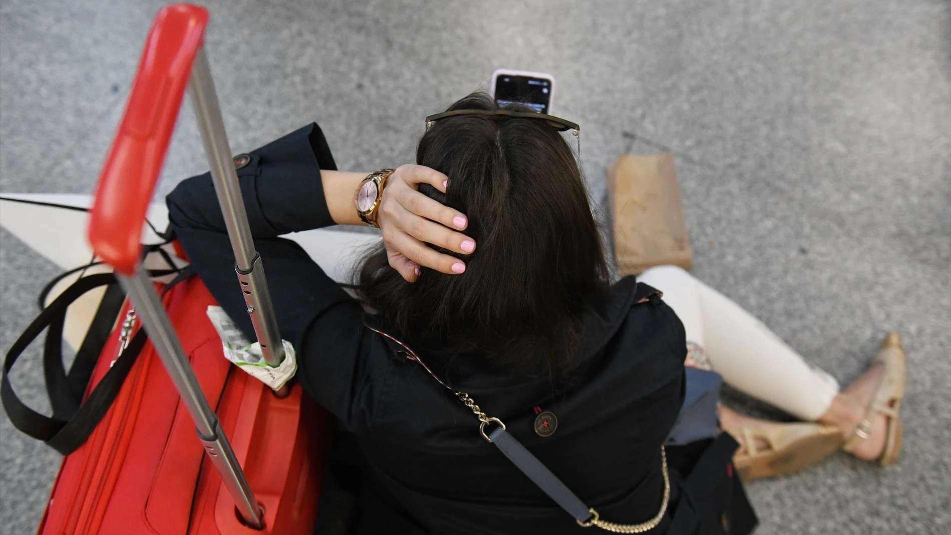 Mujer en una estación