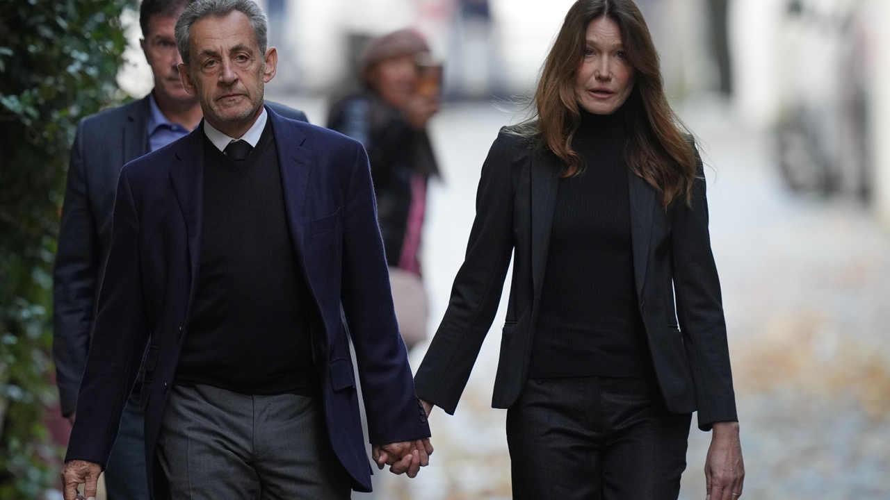Sarkozy entra a la prisión de La Santé de París para cumplir 5 años de condena