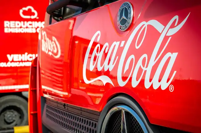 El anuncio de la Coca-Cola hecho con IA hace saltar las alarmas: ha llevado horas de trabajo, pero se sigue viendo raro El anuncio de la Coca-Cola hecho con IA hace saltar las alarmas: ha llevado horas de trabajo, pero se sigue viendo raro