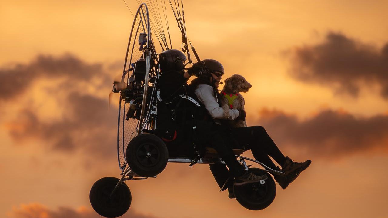 Más de 50 pilotos sobrevolaron el cielo de Burujón en una cita que combinó deporte, naturaleza y turismo