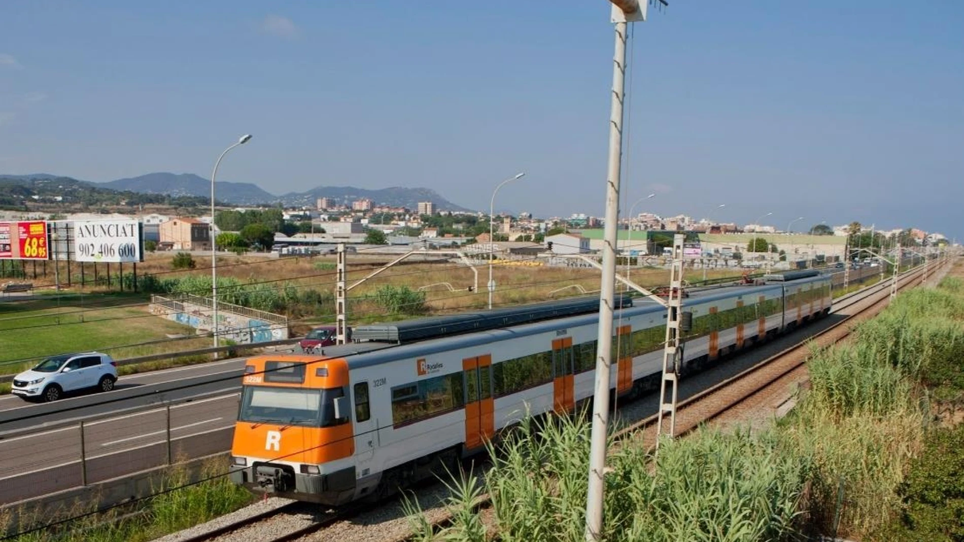 Un tren de Rodalies. REMITIDA / HANDOUT por GOBIERNO Fotografía remitida a medios de comunicación exclusivamente para ilustrar la noticia a la que hace referencia la imagen, y citando la procedencia de la imagen en la firma 21/10/2025