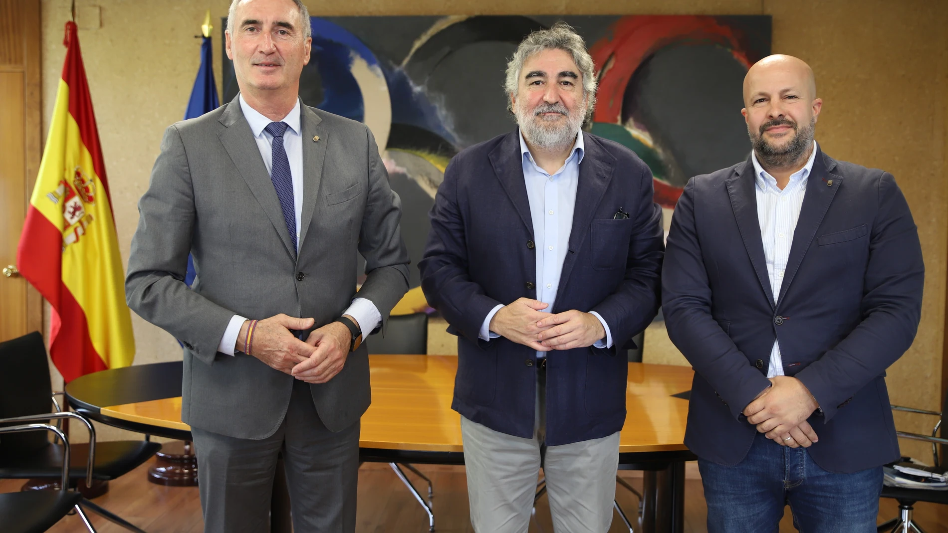 José Mazarías junto a José Manuel Rodríguez Uribes y Jesús Garrido, en la sede del CSD