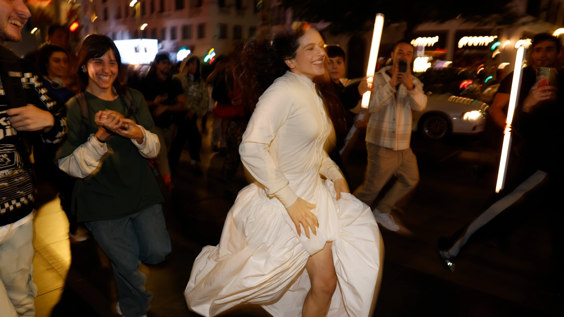 FOTODELDIA MADRID, 20/10/2025.- La artista Rosalía a su llegada a Callao en una aparición sorpresa para presentar su cuarto álbum, anoche, en Madrid. EFE/ Juanjo Martín