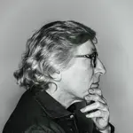 El cineasta David Trueba posa en la Academia de Cine con motivo del estreno de "Siempre es invierno"/ Fotos: Gonzalo Pérez