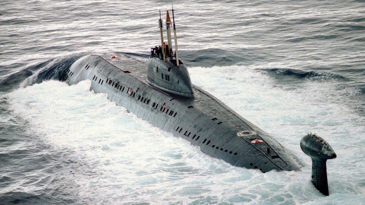 Rusia quiere recuperar dos submarinos nucleares soviéticos y los tiene que buscar en el frío Ártico