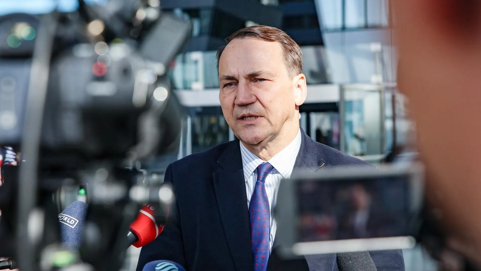 Polonia.- Polonia alerta a Putin sobre atravesar su espacio aéreo de camino a Hungría: "No descartamos detenerlo"
