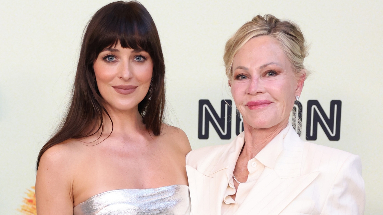 Melanie Griffith, una madrina de cuento con vestido bordado en la boda de su hija Stella del Carmen