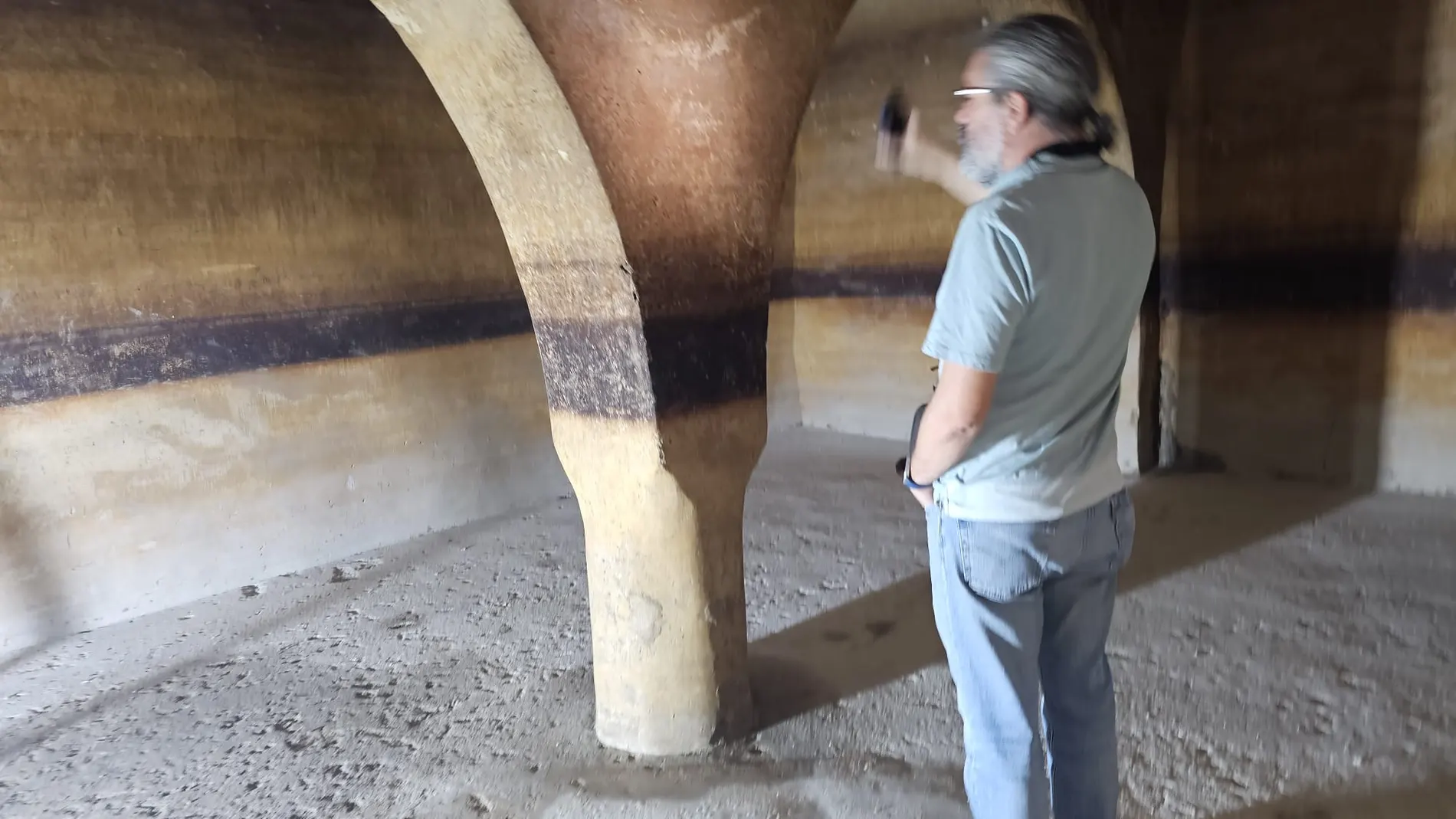 Imagen del aljibe renacentista que ha aparecido en las obras de restauración del baluarte de Santa Ana del Castillo de Santa Bárbara