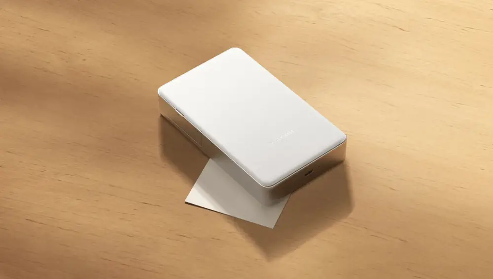 La Xiaomi Portable Photo Printer Pro tiene un grosor de 26,8 miilímetros y pesa tan solo 308 gramos